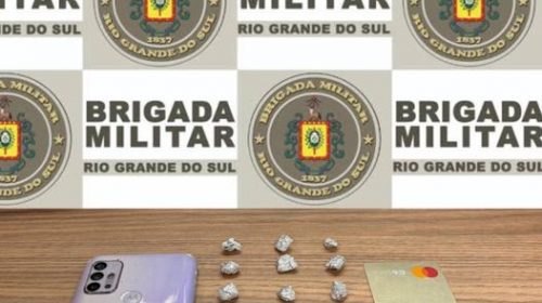 BRIGADA MILITAR PRENDE HOMEM POR TRÁFICO DE DROGAS NO JUVENTUDE DA ENOLOGIA, EM BENTO GONÇALVES