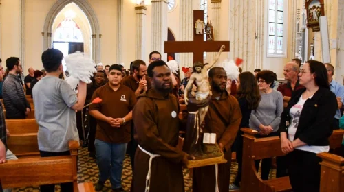 Paróquia São Pedro de Garibaldi vivencia as Missões Populares do Pós-noviciado dos Capuchinhos