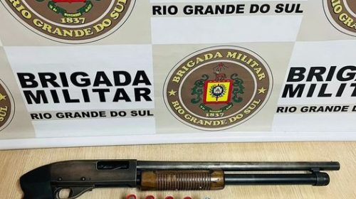 BRIGADA MILITAR APREENDE ADOLESCENTE POR PORTE ILEGAL DE ARMA DE FOGO NO SÃO FRANCISCO, EM GARIBALDI