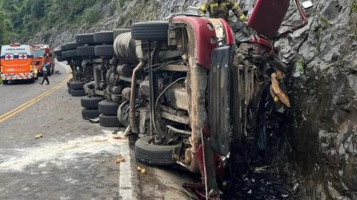 MORRE MOTORISTA QUE TOMBOU CAMINHÃO NA ERS-122, EM FLORES DA CUNHA