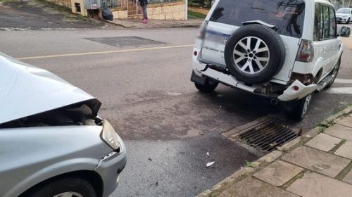 ACIDENTE DE TRÂNSITO DEIXA MULHER FERIDA NO UNIVERSITÁRIO, EM BENTO GONÇALVES