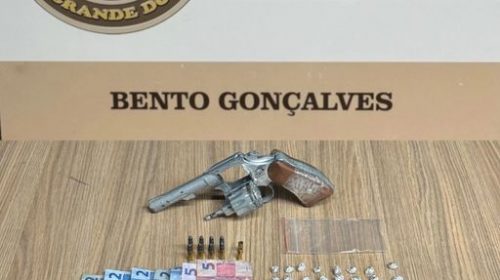 BRIGADA MILITAR APREENDE ADOLESCENTE POR TRÁFICO DE DROGAS E PORTE ILEGAL DE ARMA DE FOGO, EM BENTO GONÇALVES