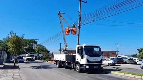 Fios inutilizados são removidos da Avenida São Roque, em Bento Gonçalves