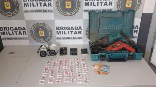 BRIGADA MILITAR PRENDE HOMEM POR TRÁFICO DE DROGAS NA RSC-453, EM CAXIAS DO SUL