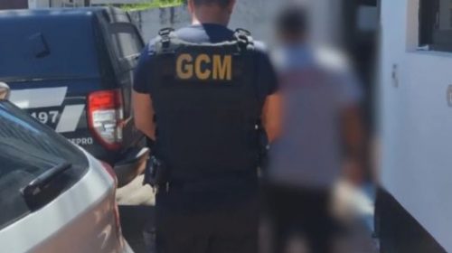 GCM PRENDE HOMEM COM MANDADO DE PRISÃO EM ABERTO DURANTE ABORDAGEM DE TRÂNSITO, EM BENTO GONÇALVES