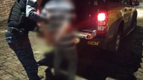 GCM INTERVÉM EM CASO DE LESÃO CORPORAL ENTRE VIZINHOS E PRENDE SUSPEITO EM FLAGRANTE NO HUMAITÁ, EM BENTO GONÇALVES