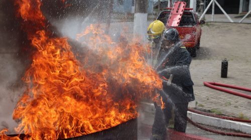 Corpo de Bombeiros ministra instrução para militares do 6º BCOM em Bento