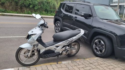 MOTOCICLISTA FICA FERIDA EM ACIDENTE DE TRÂNSITO NO SÃO ROQUE, EM BENTO GONÇALVES