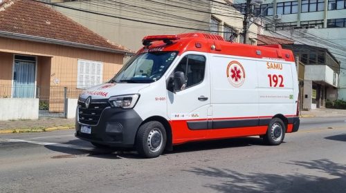 MOTOCICLISTA FICA FERIDA APÓS QUEDA NO JUVENTUDE DA ENOLOGIA, EM BENTO GONÇALVES