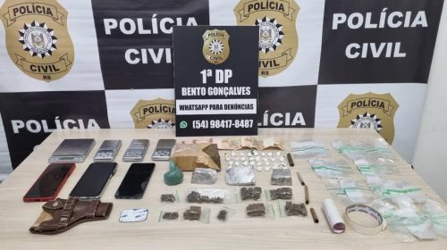 POLÍCIA CIVIL PRENDE DOIS HOMENS EM FLAGRANTE POR TRÁFICO DE DROGAS NO BORGO, EM BENTO GONÇALVES