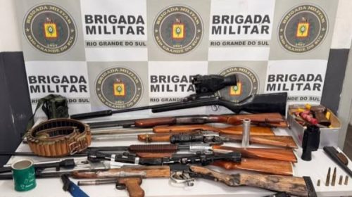 BRIGADA MILITAR PRENDE HOMEM COM ARMAS, DROGAS E PÁSSAROS SILVESTRES, EM CAXIAS DO SUL