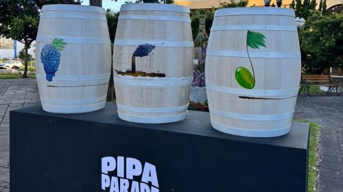 Projeto Pipa Parade conta com exposição de pipas e barricas de vinho em diferentes localidades de Bento