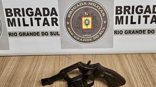 HOMEM É PRESO POR PORTE ILEGAL DE ARMA DE FOGO NO BAIRRO MEDIANEIRA, EM VERANÓPOLIS