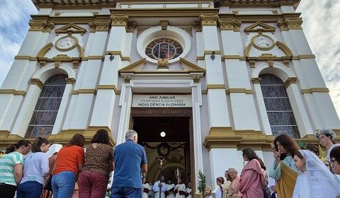 Igreja Matriz de Antônio Prado recebe a primeira peregrinação do Jubileu de 2025