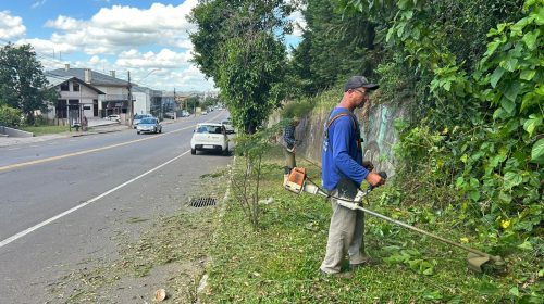 SMMAM atua na limpeza e roçada de ruas e bairros de Bento