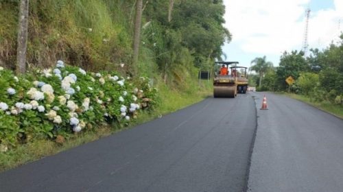 Acesso a Coronel Pilar, na Serra, recebe obras de recuperação asfáltica na RSC-453