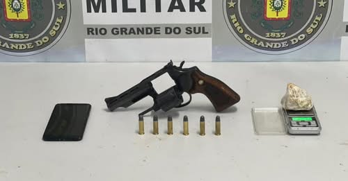 Jovem é preso com arma de fogo na Zona Norte de Caxias