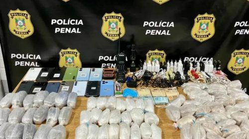 Agentes descobriram grande quantidade de drogas e uma galeria no apanhador, em Caxias do Sul