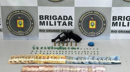 Brigada Militar prende homem por porte ilegal de arma e tráfico de drogas, em Caxias do Sul