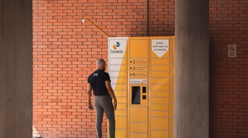 Armário inteligente dos Correios é instalado no Campus-Sede da UCS