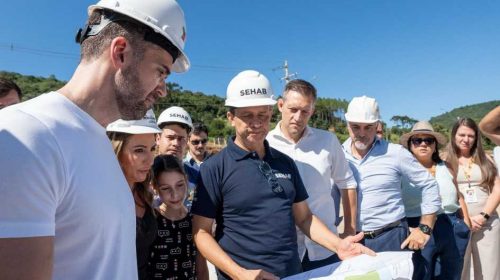 Leite visita construção das primeiras casas definitivas para atingidos por enchentes no Vale do Taquari