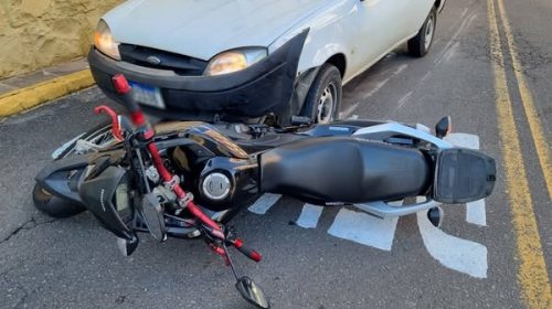 MOTOCICLISTA FICA FERIDO EM ACIDENTE COM CARRO NO SÃO FRANCISCO, EM BENTO GONÇALVES