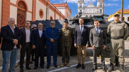 Estado recebe doação de blindados e fuzis do Exército