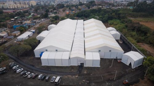 Últimas famílias abrigadas no Centro Humanitário de Acolhimento Vida foram encaminhadas para moradias temporárias