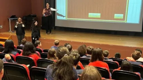 Alunos participam de piloto-teste do jogo “Sabe o que o objeto disse?” em Bento Gonçalves
