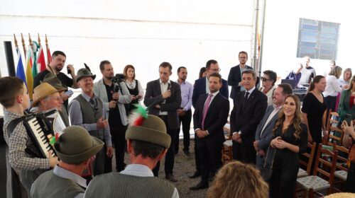 Monte Belo do Sul recebe comunidade regional em lançamento de sinalização da Rota dos Capitéis