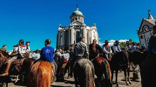 Tradição e Fé: Cavalgada e Carros Antigos abrem caminho para a 146ª Romaria de Caravaggio, em Farroupilha