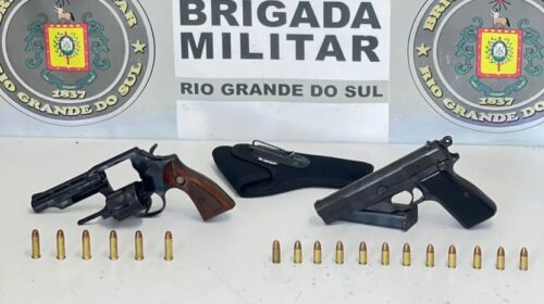 BRIGADA MILITAR PRENDE HOMEM E APREENDE DUAS ARMAS, EM CAXIAS DO SUL