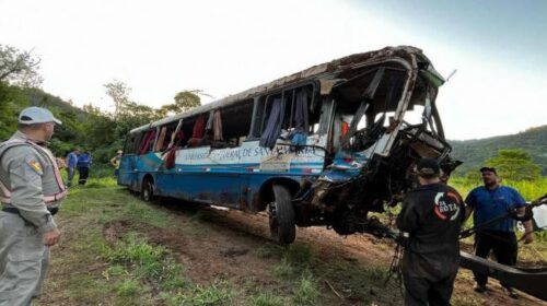 Polícia indicia 3 pessoas por acidente com ônibus da UFSM que deixou 7 mortos