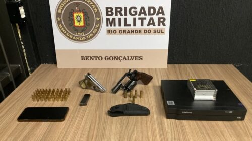 BRIGADA MILITAR PRENDE HOMEM POR PORTE ILEGAL DE ARMA DE FOGO NO MUNICIPAL, EM BENTO GONÇALVES