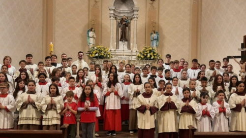 Peregrinação Jubilar reúne mais de 100 coroinhas e acólitos da Região Pastoral de Bento no Santuário Santo Antônio