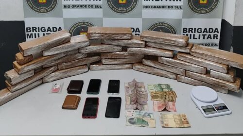 4° BPCHQ PRENDE DOIS HOMENS E UMA MULHER POR TRÁFICO DE DROGAS, EM CAXIAS DO SUL