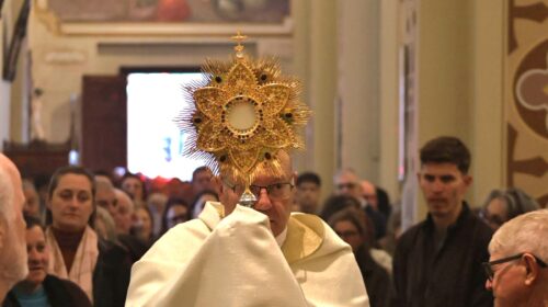Missa de Corpus Christi atrair dezenas de fiéis na Paróquia Santo Antônio
