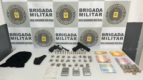 BRIGADA MILITAR PRENDE HOMEM POR PORTE ILEGAL DE ARMA DE FOGO E TRÁFICO DE DROGAS, EM CAXIAS DO SUL
