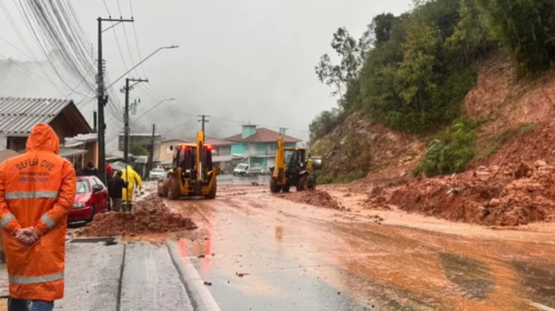 Equipe técnica da prefeitura define ações para Rua Aristides Bertuol, em Bento