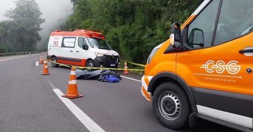 Caminhoneiro tenta se salvar pulando da cabine, mas morre em acidente na ERS-122, em Farroupilha
