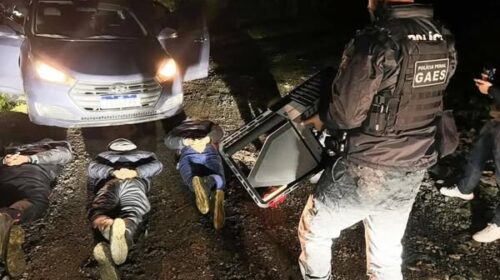 POLÍCIA PENAL PRENDE TRÊS HOMENS QUE TENTAVAM ARREMESSAR ILÍCITOS PARA O INTERIOR DA PENITENCIÁRIA ESTADUAL DE BENTO GONÇALVES