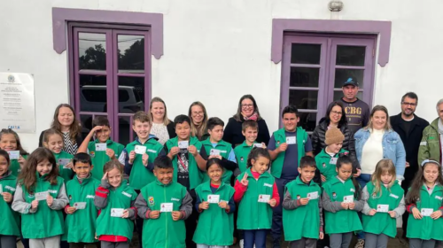 Semana do Meio Ambiente: 44 estudantes da rede pública de Bento recebem a carteirinha de Agentes Ecológicos Mirins