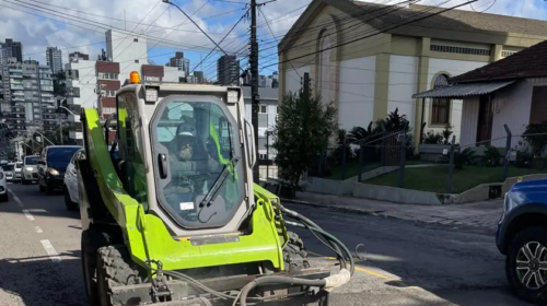 Trabalho de recuperação viária segue nos bairros de Bento após as chuvas