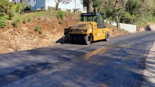 Vale dos Vinhedos: ciclovia e Linha 6 da Leopoldina começam a receber asfalto