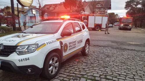EM 24H, CORPO DE BOMBEIROS MILITAR ATENDE PRINCÍPIO DE INCÊNDIO NA MESMA RESIDÊNCIA NO PLANALTO, EM BENTO GONÇALVES