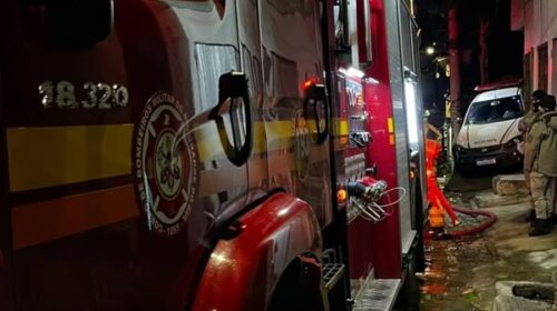 INCÊNDIO DESTRÓI CASA NO EUCALIPTOS, EM BENTO GONÇALVES