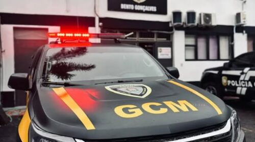 GUARDA CIVIL MUNICIPAL PRENDE HOMEM COM MANDADO DE PRISÃO, EM BENTO GONÇALVES