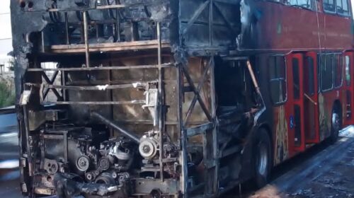 Ônibus de turismo pega fogo no Vale dos Vinhedos, em Bento