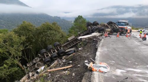 Colisão entre caminhões deixa uma pessoa morta na ERS-122, em Antônio Prado