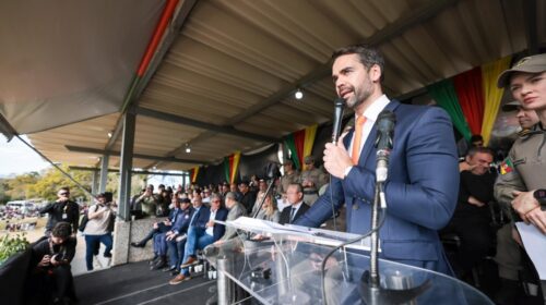 Governador participa da formatura de novos soldados e entrega viaturas à Brigada Militar